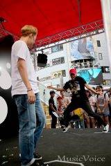 ダンスを披露するGENERATIONS中務（撮影・松尾模糊）