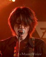 SMAP「ススメ!」を作曲した、元JUDY AND MARYのギタリストで音楽プロデューサーのTAKUYA