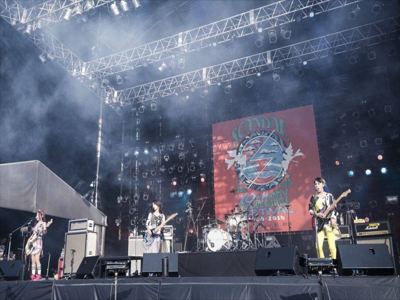 SCANDAL「最強セトリ」百花繚乱、結成10周年の日に初野外で祝音