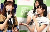 HKT48指原莉乃と欅坂46平手友梨奈（撮影・桂 伸也）