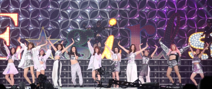 E-girls、19人最後のステージ Dream Ami涙ながら「幸せでした」：【音楽】