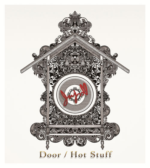 シングル『Door／Hot Stuff』ジャケ写