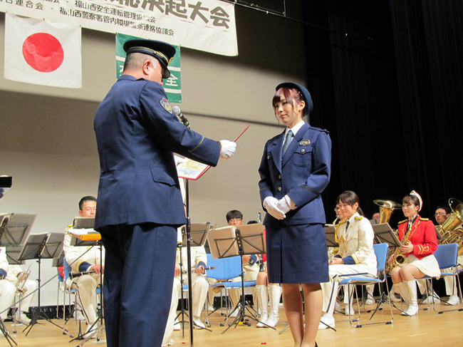 【写真】岩佐美咲が広島で１日警察署長-1（2014年10月15日）