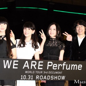 ［写真］Perfumeが舞台あいさつを初体験