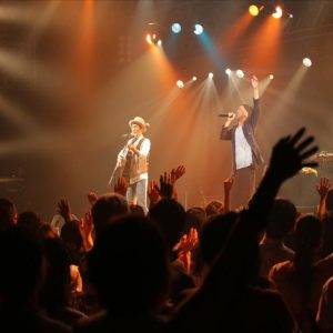 カサリンチュ、地元・奄美を感じる自由な演奏でツアー終演