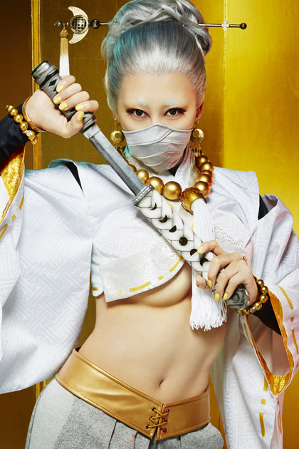 浅田舞による弓月のビジュアル