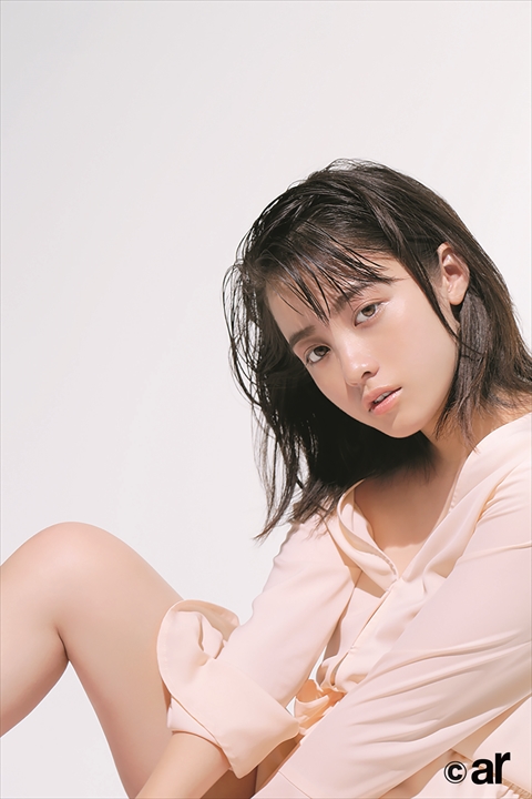 エンタメ 橋本環奈 お色気に挑戦 ファッション誌 Ar で大人表情みせる