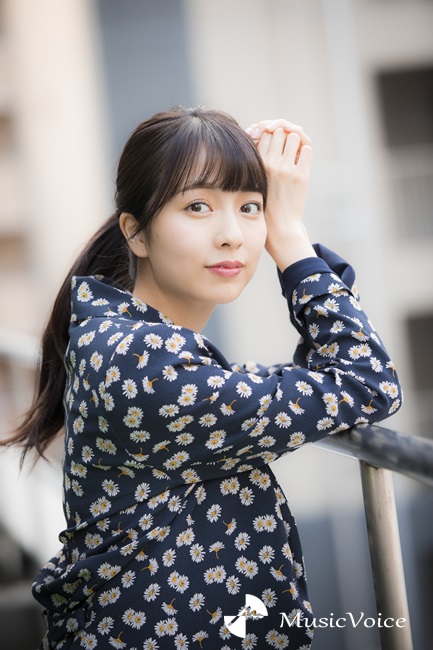 小島梨里杏（撮影＝冨田味我）