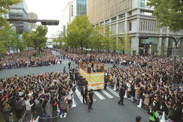 ランウェイするコブクロ