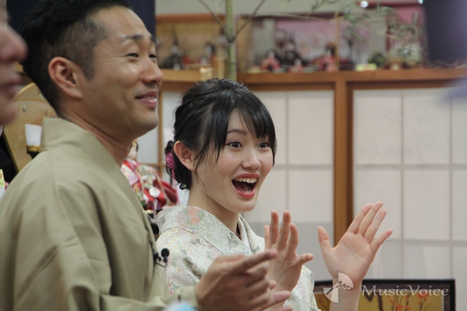 一丁締めに参加したさわやか五郎、小野田紗栞