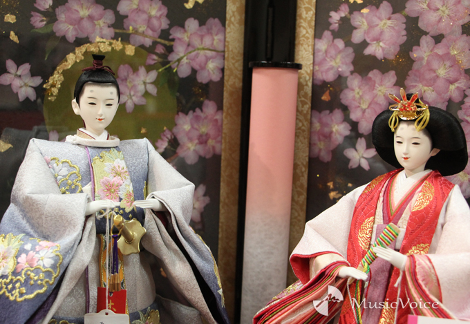 小野田紗栞が見入っていた立雛。顔がシュッとしている