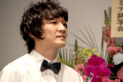 石崎ひゅーい。都内でおこなわれた舞台挨拶