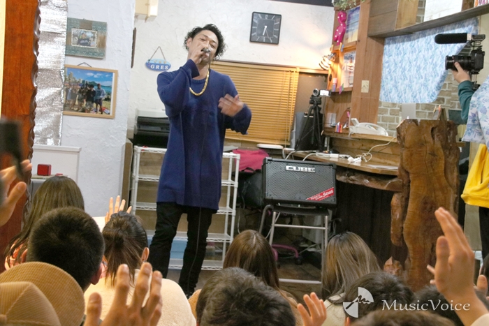 歌を届ける寿君