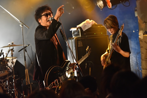 月に吠える。（撮影＝三浦憲治）