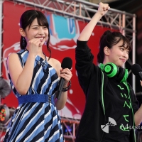 金澤朋子と倉持由香（右）