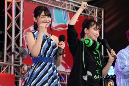 金澤朋子と倉持由香（右）