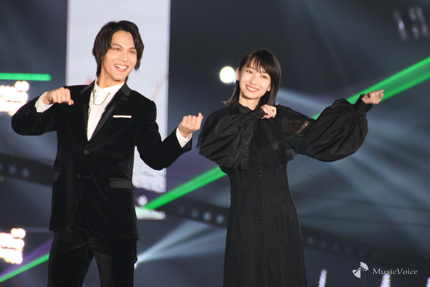 波瑠 中川大志との オフショット 公開 初ガルアワは どきどき