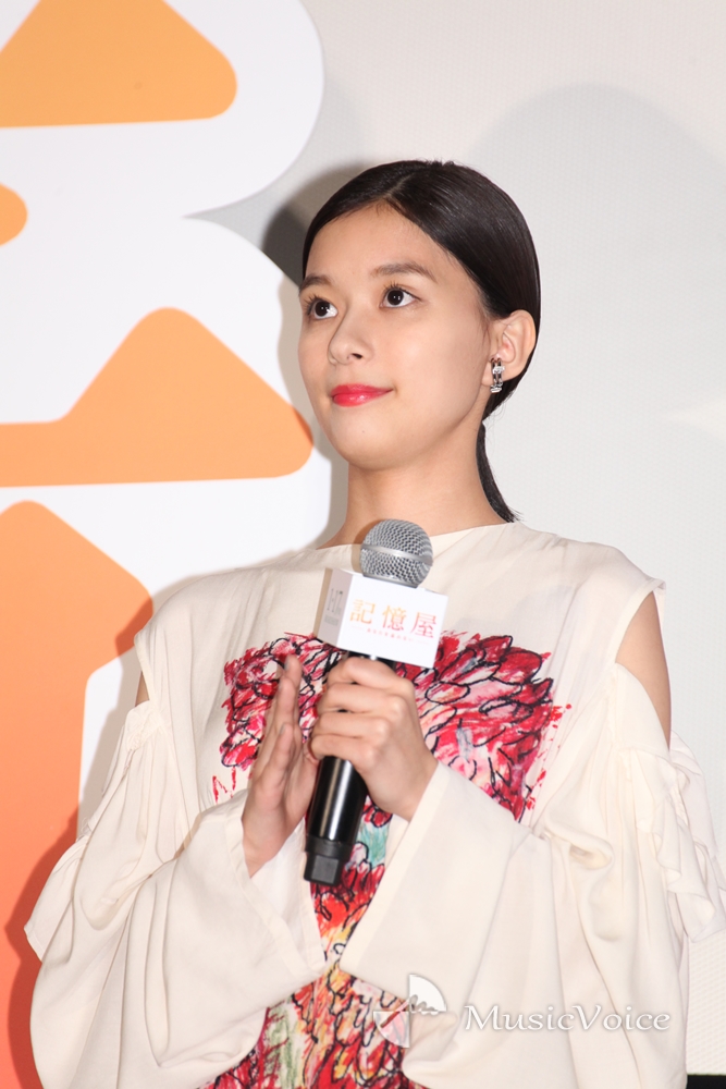 舞台挨拶に登壇した芳根京子