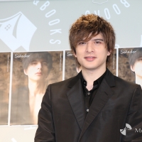 刊行記念お渡し会を前に取材に応じた城田優（撮影＝木村武雄）