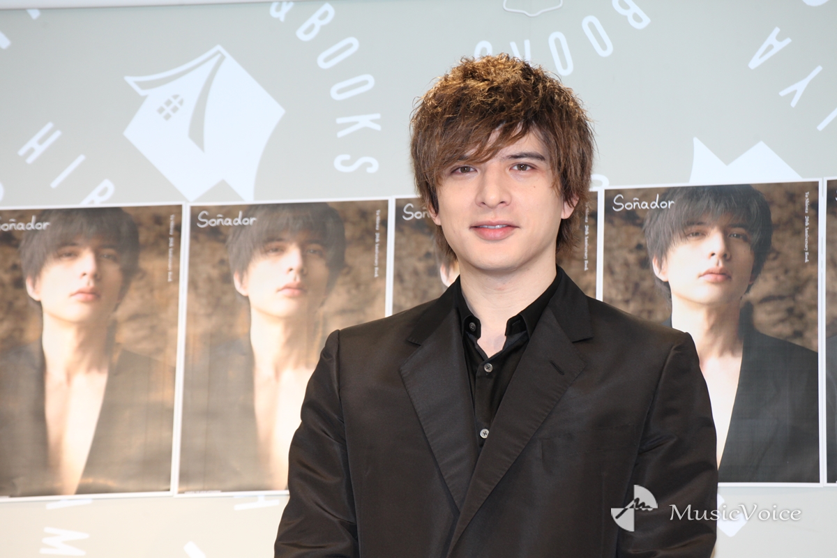 刊行記念お渡し会を前に取材に応じた城田優（撮影＝木村武雄）