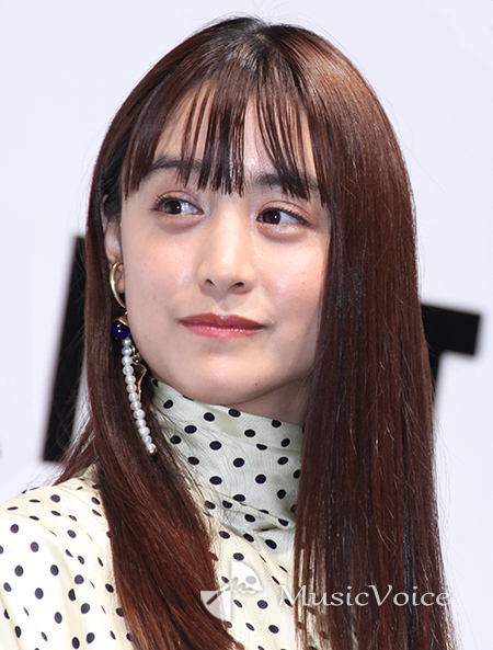 エンタメ 山本美月 ぱっつん前髪ショートボブ反響 洗練された可愛さ