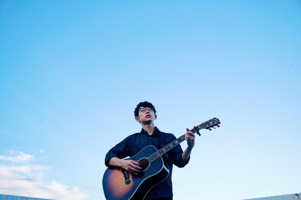 川崎鷹也「感謝の気持ちを」新鋭シンガーソングライターのスタンスに迫る