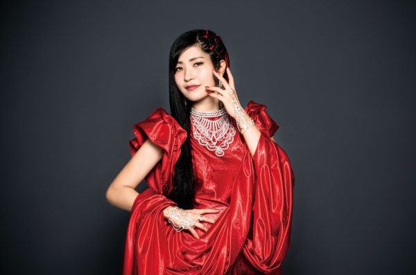 AKINO「ソロでも決して一人ではない」15年間続けることができた音楽との絆