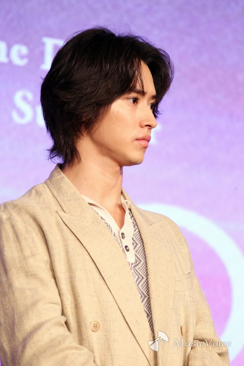 山﨑賢人 15周年記念写真集「15/30」2024年9月7日発売《HMV限定