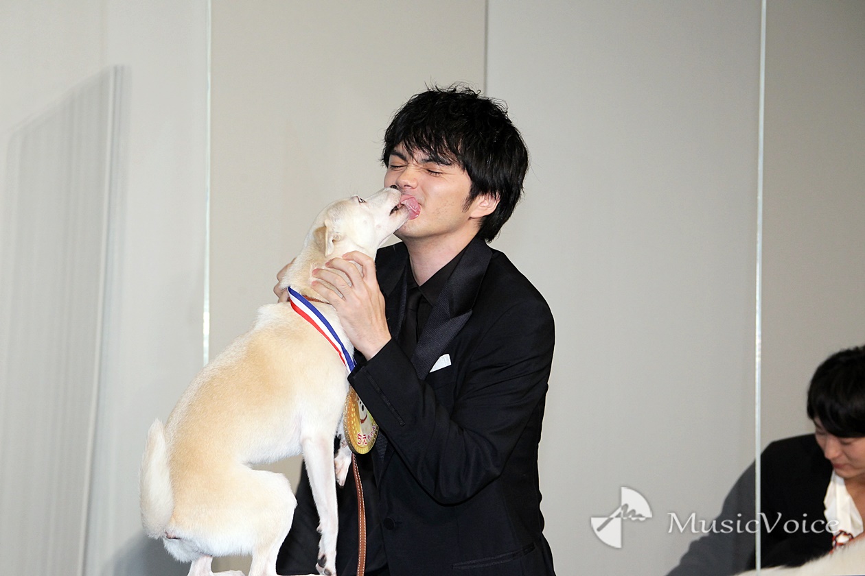 林遣都 距離を縮めるため犬とコソコソ話 あれは何なんだろうね とか 映画 犬部 初日舞台挨拶 エンタメ 林遣都 距離を縮めるため犬とコソコソ話 あれは何なんだろうね とか 映画 犬部 初日舞台挨拶 エンタメ