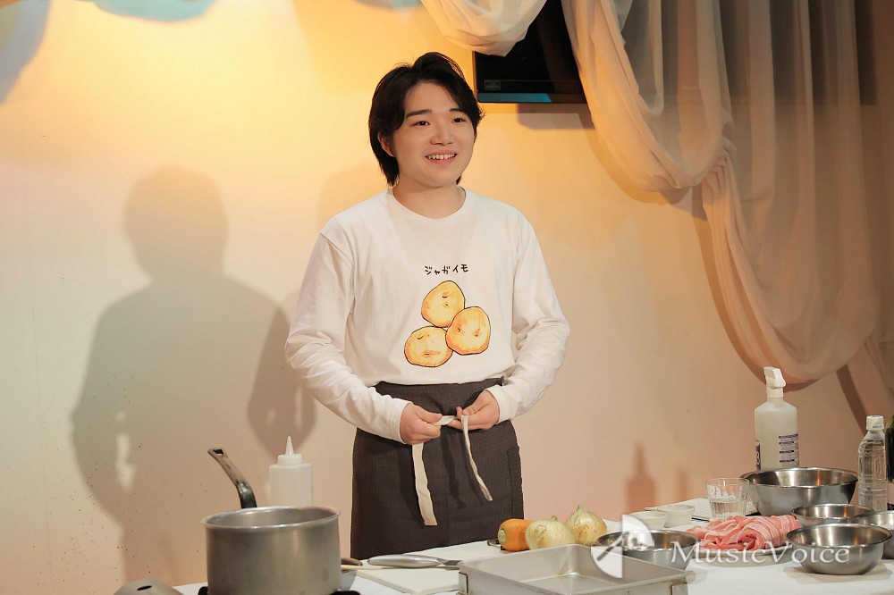 レコ大新人賞・小山雄大、“母の味”肉じゃが作りに大奮闘　“ヒヤヒヤ”料理企画の裏側